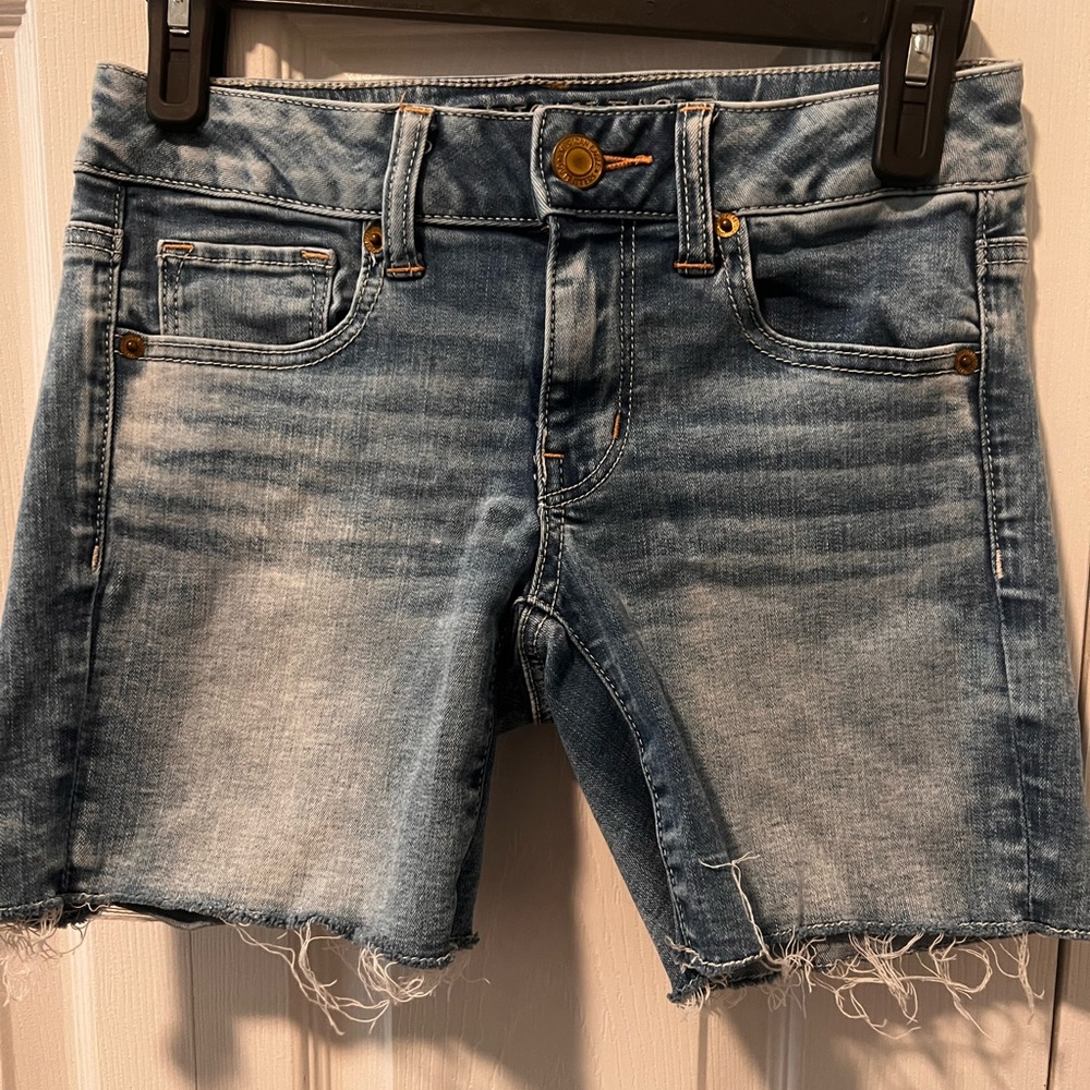 Womens size 2 AE midi shorts